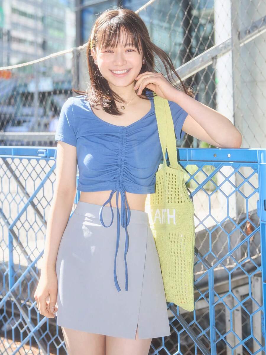 Muchica 無地柄 ドローストリング フリルの付いた Tシャツ - ダスティブルー - チェックする 1