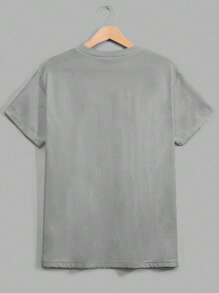 RueChic Nam Đồ họa Chữ cái Chi tiết được vá Áo thun - Xám - Xem 2