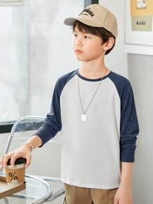 SHEIN Little Byeori Tween Boy 1pc Colourblock Raglan Sleeve Tee - Blue and White - View 3