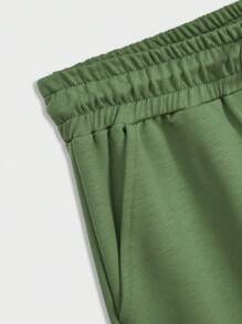 RueChic Men Letter Graphic Tee & Drawstring Waist Shorts - Green - View 11