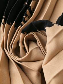 SHEIN Unity Plus Graphic Print Pleated Skirt - Khaki - View 4