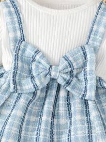 SHEIN Playful Pals 女婴格子印花蝴蝶结前部 2 合 1 T 恤和喇叭裤和头带，适合圣诞节