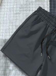 Manfinity Hypemode 男士玫瑰印花抽绳短裤 - 深灰色 - 查看 3