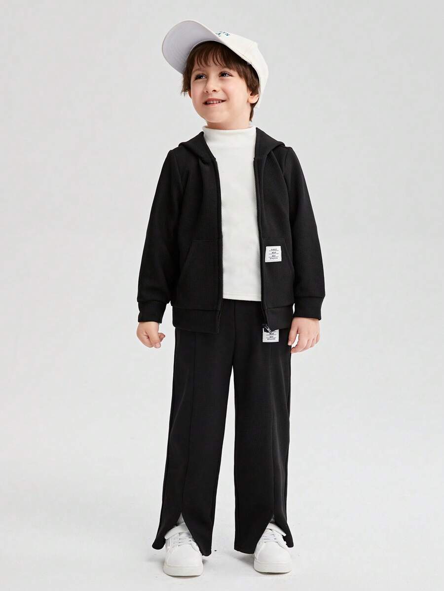 SHEIN 男小童字母補丁細節拉鏈連帽衫&下擺開叉長褲&小高領T恤 - 黑與白 - 查看 1