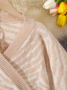 SHEIN 女大童斑馬紋圖案燈籠袖套頭毛衣&荷葉邊針織短裙 - 杏色 - 查看 4