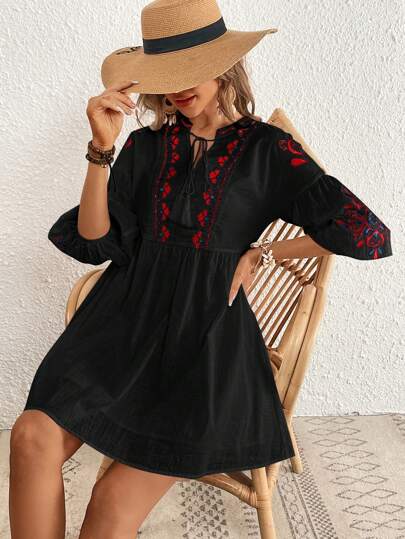 SHEIN VCAY 花卉刺繡流蘇繫帶領娃娃裙