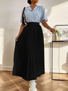 Mulvari Solid Pleated Longline Skirt - Black - View 5