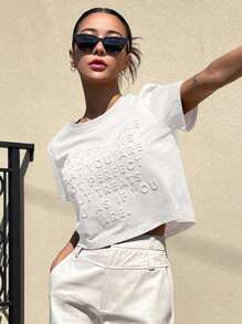 DAZY 字母压花 T 恤找到一个爱你不完美但对待你就像你一样的人夏季短款上衣女士 - 白色 - 查看 3