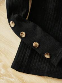 SHEIN Camiseta de manga larga de textura acanalada en unicolor para niña preadolescente con botones decorativos en las mangas con volantes, estilo informal - Negro - Ver 5