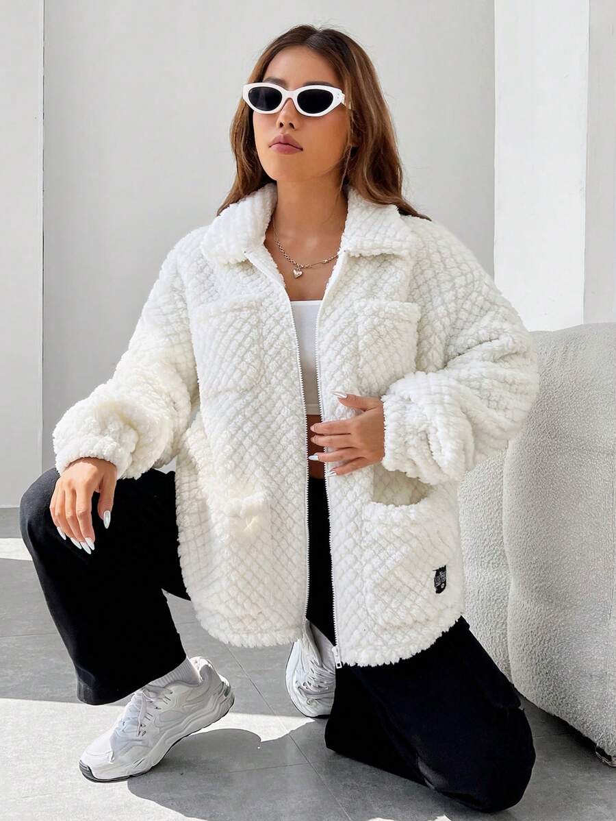 SHEIN EZwear Thư được vá Thả vai Áo khoác Teddy - trắng - Xem 1