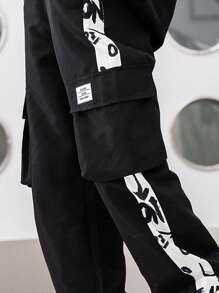 SHEIN 男大童字母圖案側翻蓋口袋工裝褲 - 黑色 - 查看 6