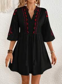 SHEIN VCAY 花卉刺繡流蘇繫帶領娃娃裙