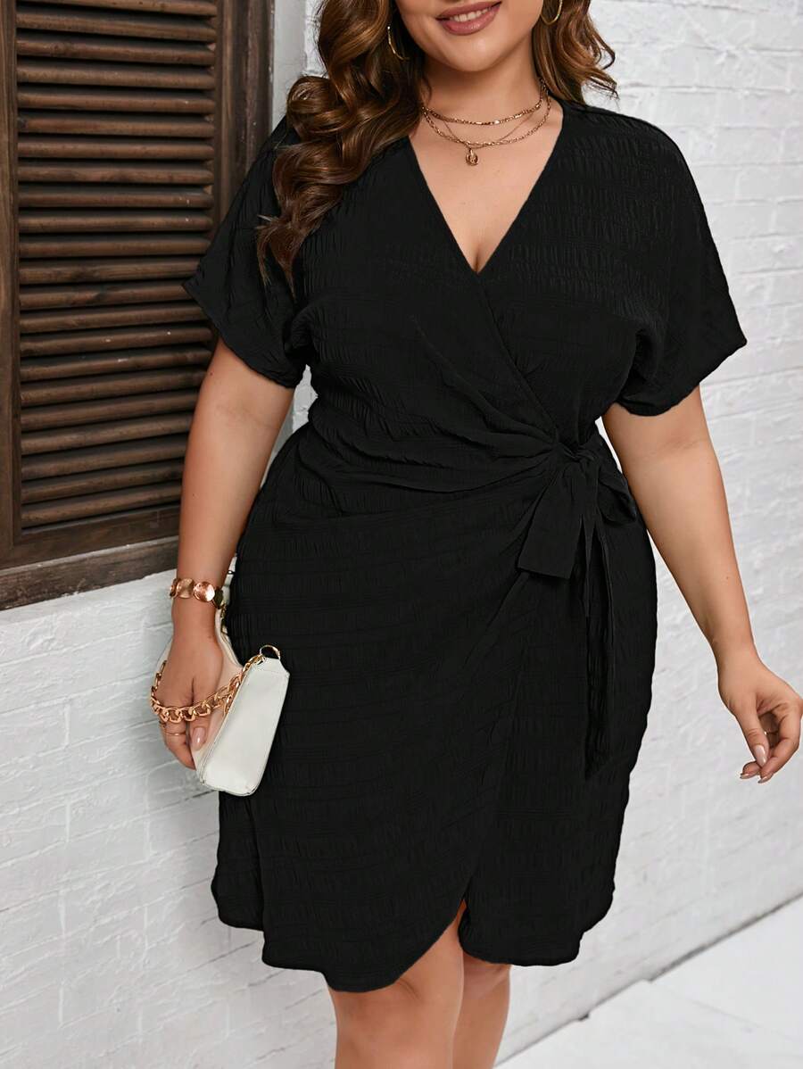 SHEIN Clasi Talla grande Vestido cruzado unicolor con nudo lateral - Negro - Ver 1