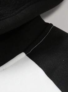 Manfinity Homme Men Letter Graphic Raglan Sleeve Hoodie - Black and White - View 5