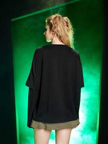 Beetlejuice | ROMWE Letter Figure Graphic Drop Shoulder Tee - Black - View 4