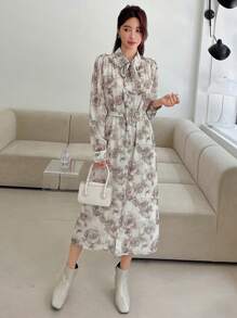 DAZY Sukienka z nadrukiem na całej powierzchni i paskiem przy szyi, sukienka jesienna - Morela - Zobacz 7