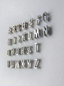 ROMWE 100 piezas Encantos con letras - Plateado - Ver 2