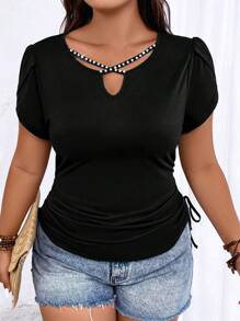 Calvaya 大碼珍珠串珠花瓣袖側抽繩T恤 - 黑色 - 查看 5