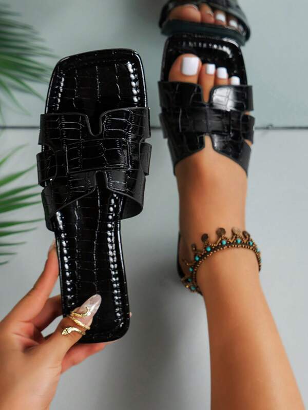 2023 Spring/Summer Fashion Wedge Sandals, Popular For Halloween, Vacation, Wedding Events, Promotion, White And Black Color, Square Toe Lightweight Luxury Slip-On Faux Leather Woven Ornament Open Toe Flat Sandals With Rubber Sole, Snake Skin & Floral Embossed