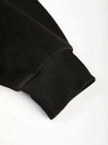 Manfinity EMRG 男士熊和標語圖案袋鼠口袋加絨內裏抽繩連帽衫 - 黑色 - 查看 6