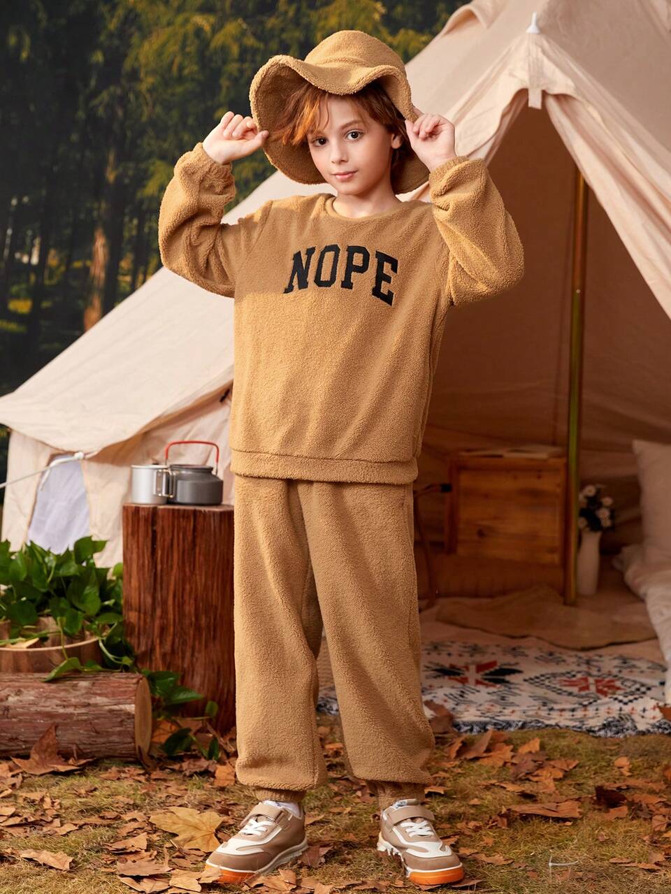 Tween Boy Letter Embroidery Kangaroo Pocket Drop Shoulder Fleece Pullover & Pants
