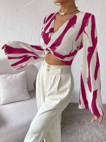 Chiquease In Đồ họa Mặt trước xoắn Áo sơ mi Crop - Màu Hồng Tươi - Xem 3