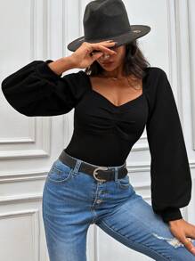 RueChic Camiseta escote corazón pecho con fruncido de manga farol - Negro - Ver 3