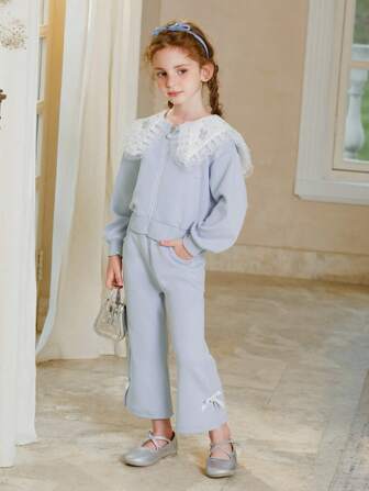 Chica Joven con encaje en contraste de cuello exagerado Cazadora & Pantalones acampanados