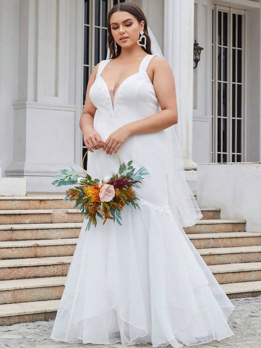 EVERPRETTY Plus Contrast Sequin Mesh Overlay Mermaid Hem Zip Back Wedding Dress - White - View 1