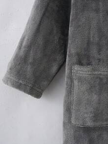 SHEIN 男小童雙口袋連帽毛絨內襯法蘭絨睡袍 - 深灰色 - 查看 3