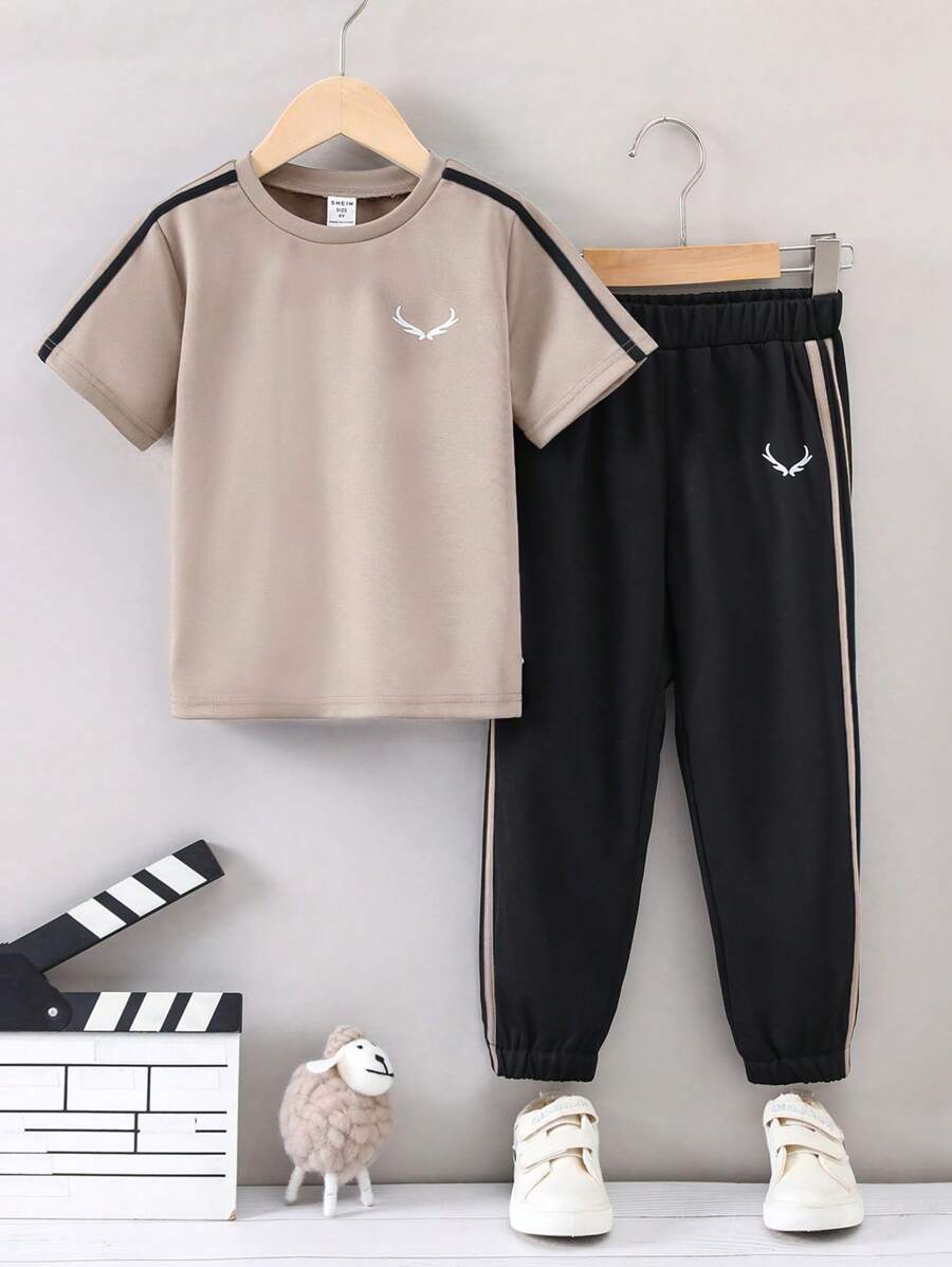 SHEIN 男小童鹿角圖案織帶拼接T恤和運動褲 - 彩色 - 查看 1