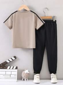 SHEIN 男小童鹿角圖案織帶拼接T恤和運動褲 - 彩色 - 查看 2