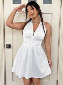 SHEIN EZwear 大碼素色繞頸露背抽褶腰洋裝 - 白色 - 查看 3