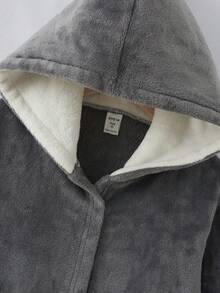 SHEIN 男小童雙口袋連帽毛絨內襯法蘭絨睡袍 - 深灰色 - 查看 4