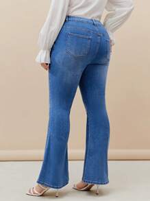 Mulvari 大碼花卉刺繡牛仔喇叭褲 - 中等水洗藍 - 查看 2