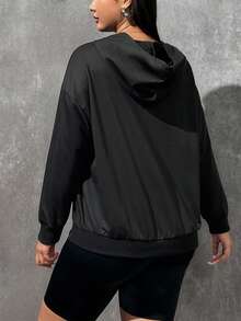 SHEIN EZwear Áo nỉ cỡ lớn in hình trái tim, túi kangaroo, vai rớt - màu đen - Xem 2