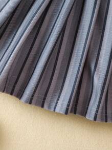 SHEIN 女小童吊帶上衣&條紋印花半身裙&字母補丁細節夾克 - 彩色 - 查看 4