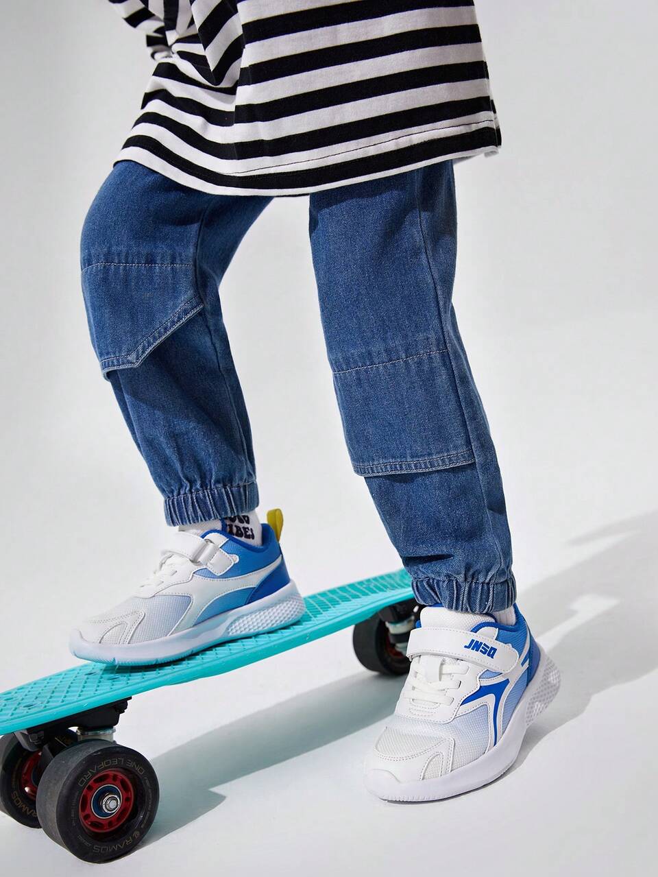 Fashionable & Breathable Gradient Color Sports Running Shoes For Boys