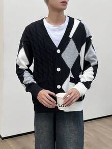 Aesthetic Post 男士菱形圖案針織下垂肩寬鬆開衫 - 彩色 - 查看 4