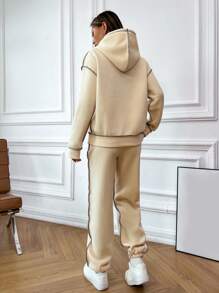 SHEIN Unity In Đầu lâu Khâu trên cùng Thả vai Dây rút Áo Hoodie & Quần thể thao - Màu be - Xem 2