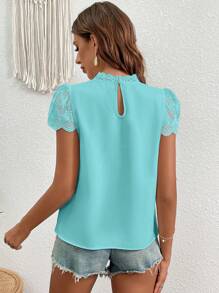 SHEIN Clasi Blusa con encaje en contraste de cuello con abertura de ojo ribete en abanico - Azul menta - Ver 2
