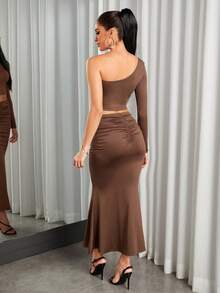 Allurite 單肩短款上衣&褶邊魚尾短裙