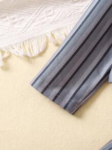 SHEIN 女小童吊帶上衣&條紋印花半身裙&字母補丁細節夾克 - 彩色 - 查看 6