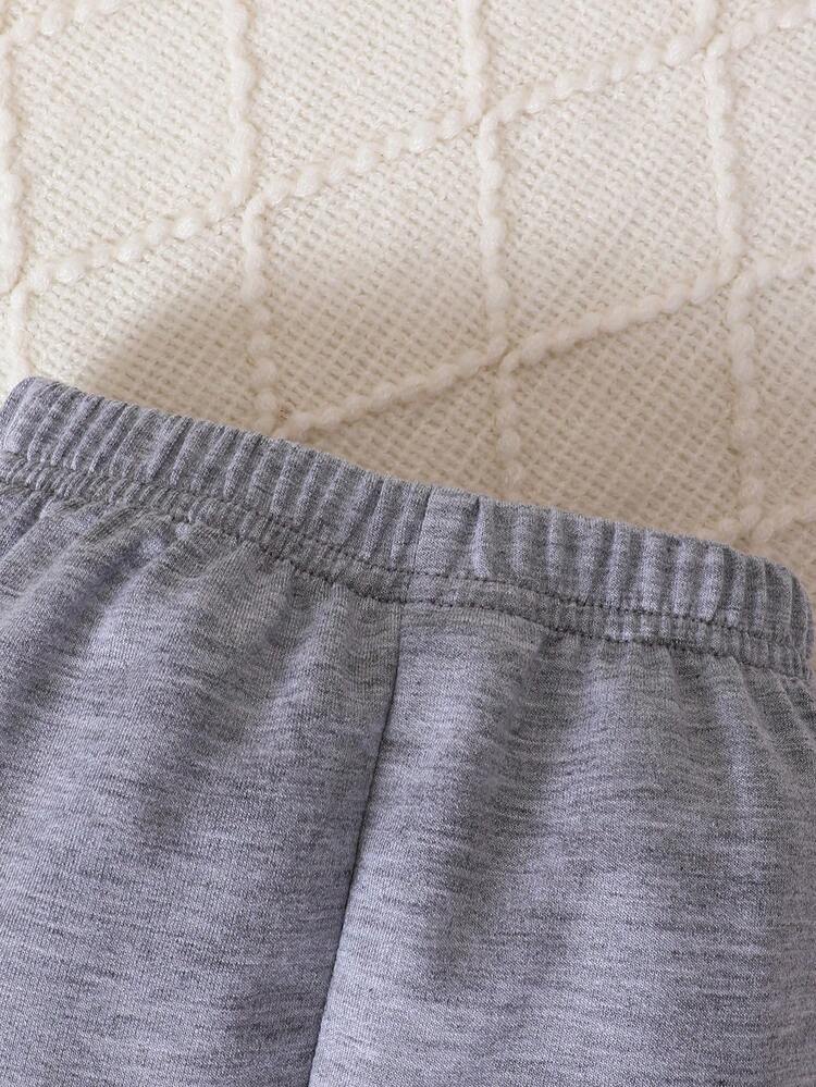 Baby Girl Letter Patched Kangaroo Pocket Hoodie & Sweatpants