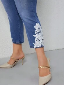 SHEIN LUNE Plus Floral Lace Skinny Jeans - Medium Wash - View 3