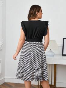 SHEIN Clasi Hơn In Đồ họa Viền Ruffle Bao bên Váy có thắt lưng - Đen và trắng - Xem 2