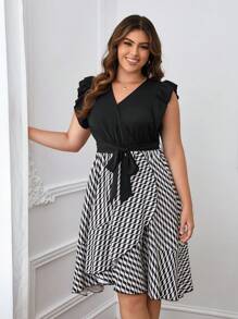 SHEIN Clasi Hơn In Đồ họa Viền Ruffle Bao bên Váy có thắt lưng - Đen và trắng - Xem 1