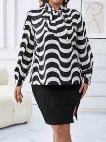 SHEIN Clasi 大碼滿版印花繫帶領襯衫&開衩短裙 - 黑與白 - 查看 6