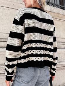 SHEIN Cottnline نمط مخطط منسوج بفتحات صغيرة كارديجان & لباس علوي محبوك قصير - أبيض وأسود - مشاهدة 2