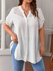 SHEIN Frenchy 大碼蕾絲拼接捲邊袖前紐扣襯衫 - 白色 - 查看 1